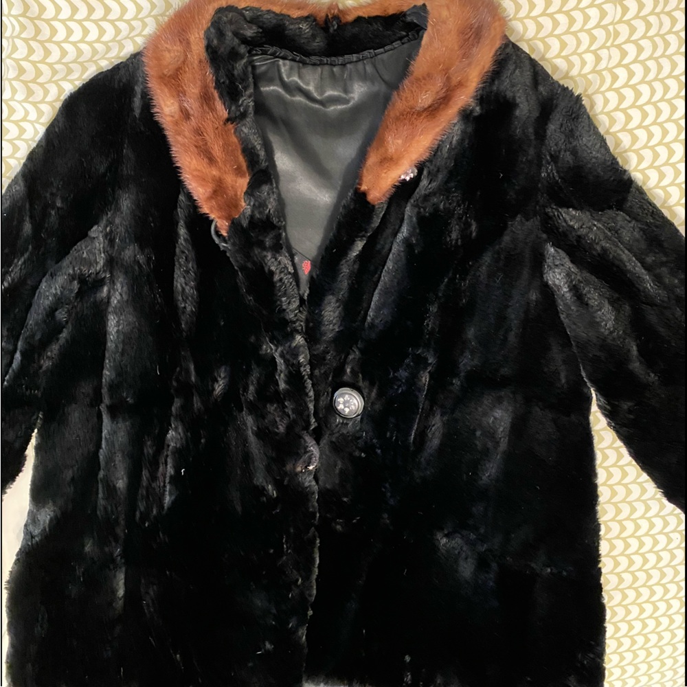 Vintage fur swing coat back/brown, decorative buttons and flowered satin lining